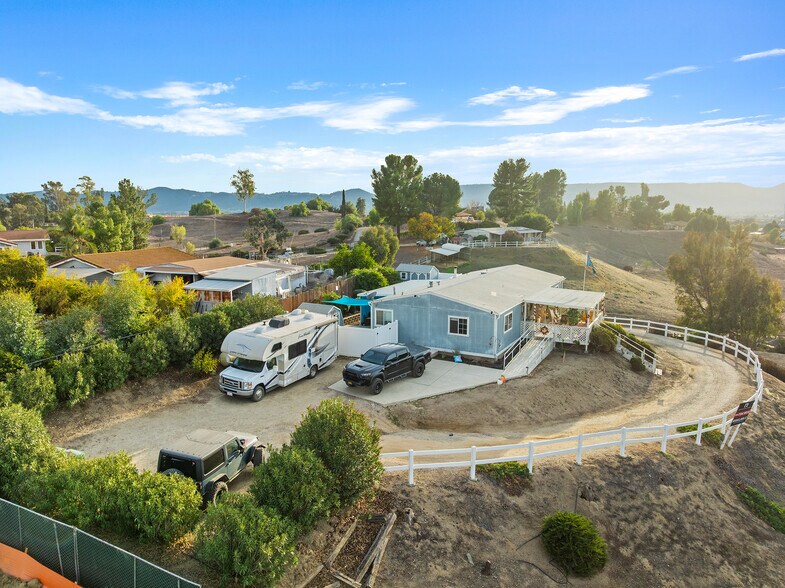 25210 Catalina St, Murrieta, CA à vendre - Photo du bâtiment - Image 2 de 14