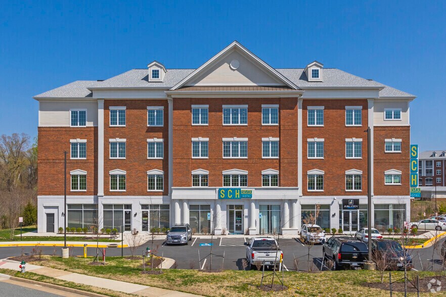 2200 Carl D Silver Pkwy, Fredericksburg, VA à louer - Photo principale - Image 1 de 32