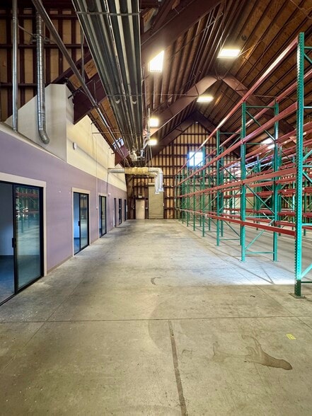 1003/1005/1007 Gravenstein Hwy portfolio of 3 properties for sale on LoopNet.ca - Building Photo - Image 3 of 12