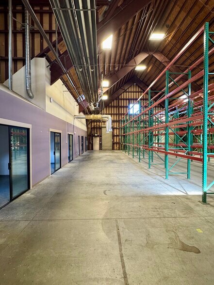 1003/1005/1007 Gravenstein Hwy portefeuille de 3 propriétés à vendre sur LoopNet.ca - Photo du bâtiment - Image 3 de 12