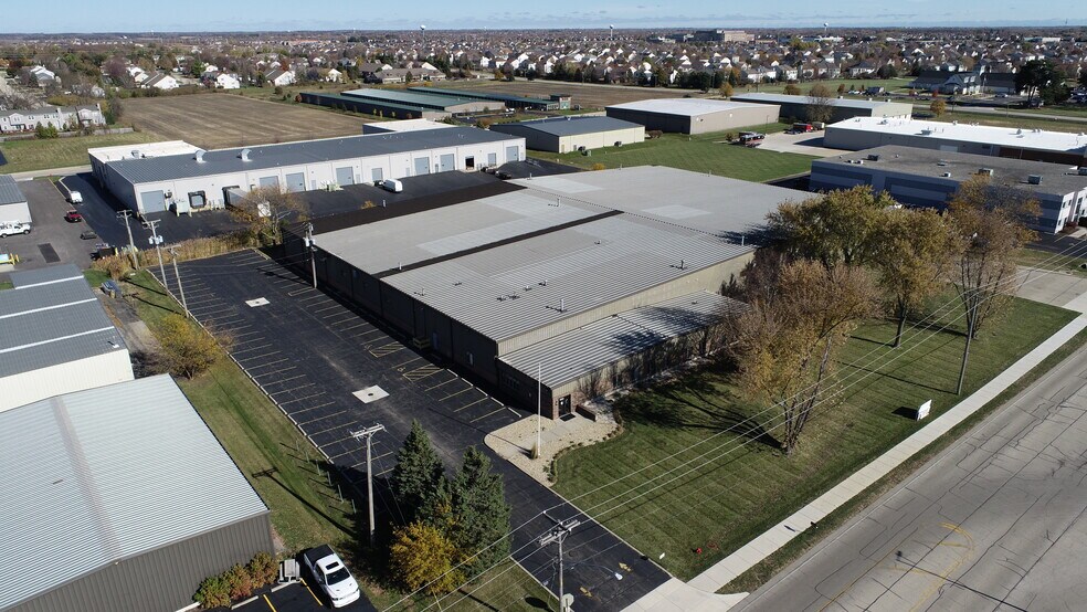 11220 E Main St, Huntley, IL à louer - Photo du bâtiment - Image 2 de 8