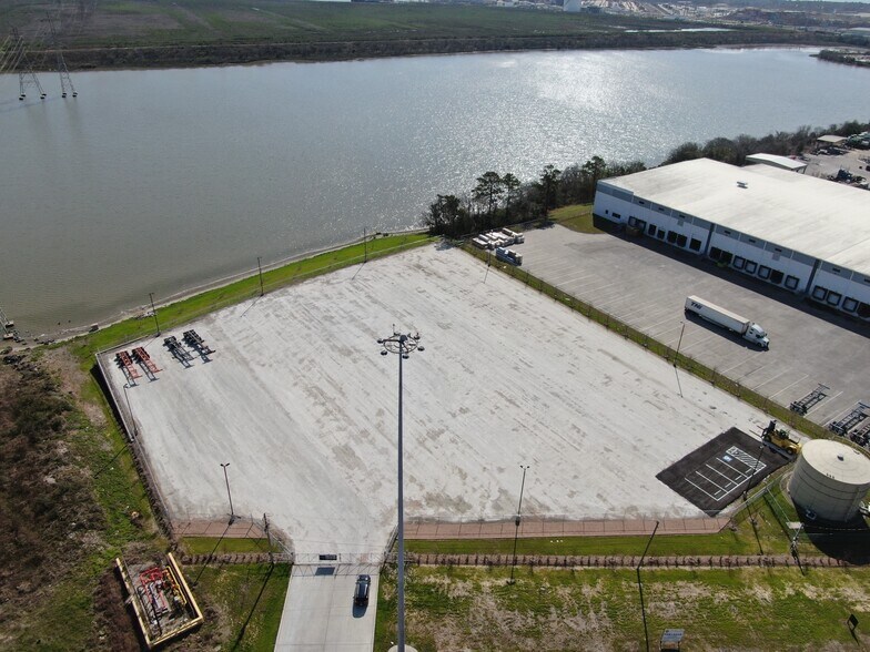 Hwy 146, La Porte, TX à louer - Photo du bâtiment - Image 2 de 3