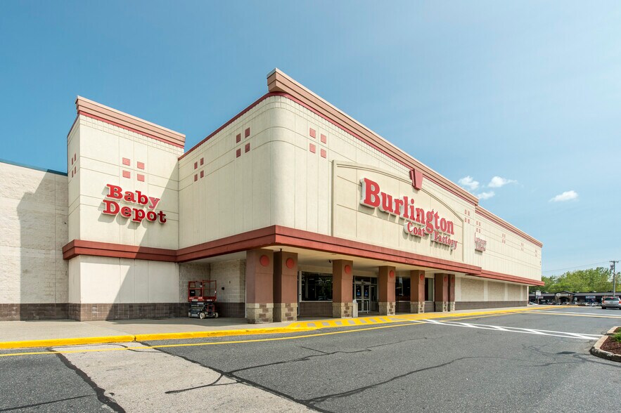 346-348 Greenwood St, Worcester, MA for lease - Building Photo - Image 2 of 4