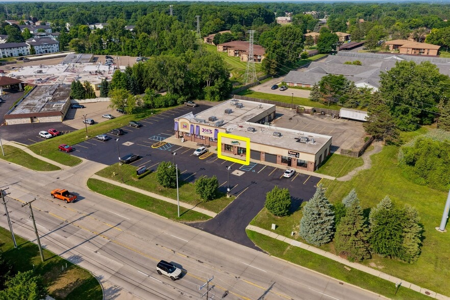 8631-8675 N Newburgh Rd, Westland, MI for lease - Building Photo - Image 3 of 5