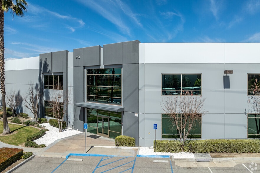 450 Parkcenter Cir N, San Bernardino, CA for lease - Building Photo - Image 3 of 6