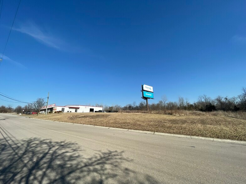 Commerce, Middletown, OH à vendre - Photo du bâtiment - Image 2 de 8