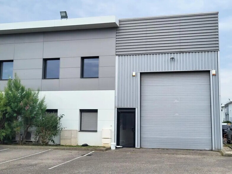 290 Rue Ferdinand Perrier, Saint-Priest à louer - Photo du bâtiment - Image 1 de 4