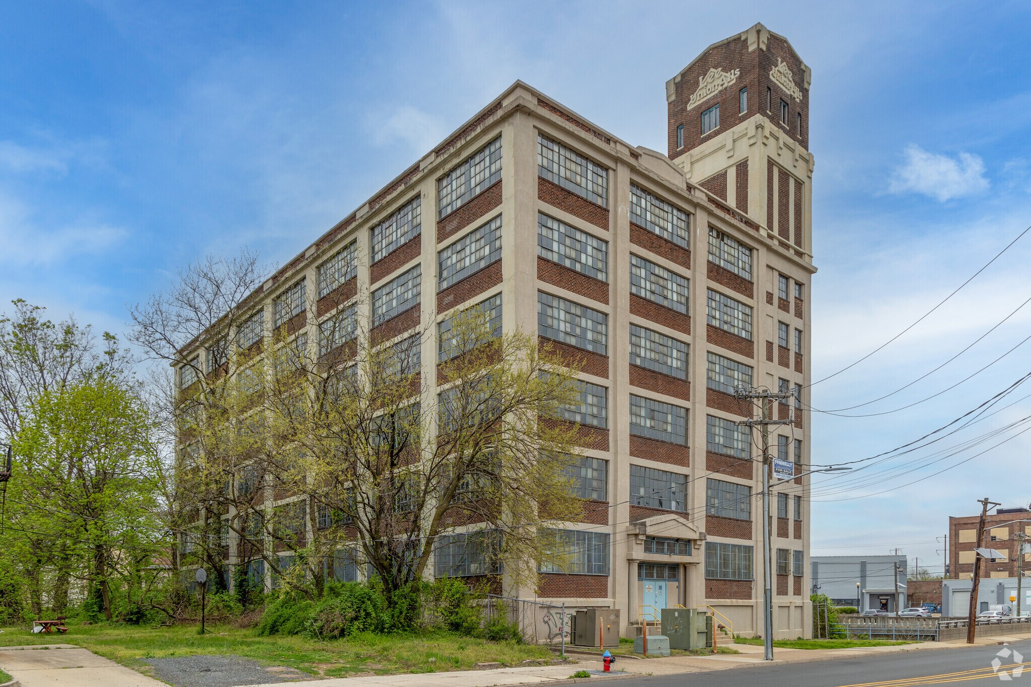 576 E State St, Trenton, NJ à vendre Photo du bâtiment- Image 1 de 6