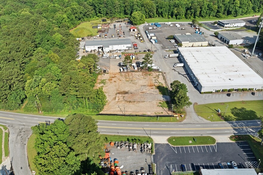 2249 Lithonia Industrial Blvd, Lithonia, GA for lease - Building Photo - Image 1 of 4