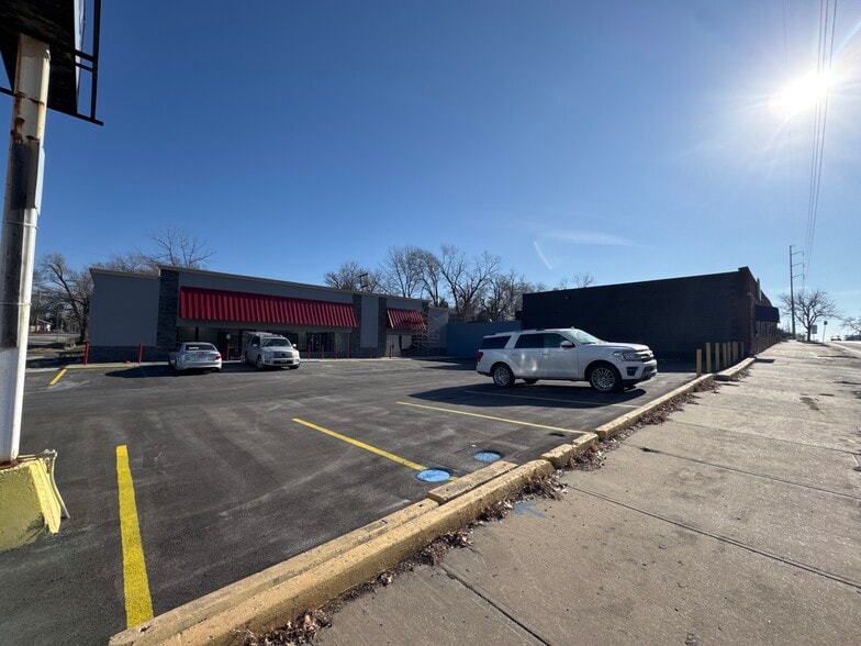 5701-5707 Troost Ave, Kansas City, MO à vendre - Photo du bâtiment - Image 2 de 39