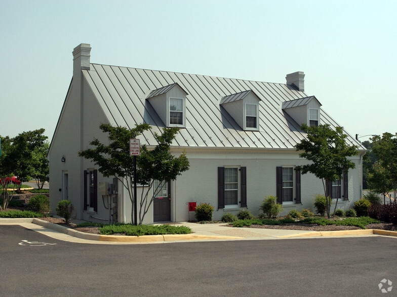 1691 Jefferson Davis Hwy, Fredericksburg, VA for lease - Building Photo - Image 2 of 3