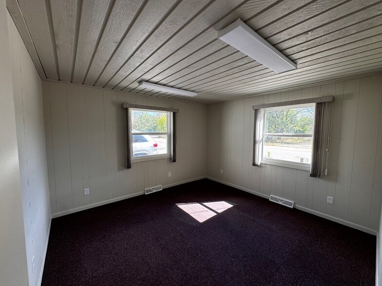 147 Second Ave, Rochelle, IL for lease - Interior Photo - Image 3 of 11