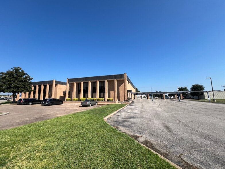3400 Avenue H, Rosenberg, TX for sale - Building Photo - Image 2 of 13
