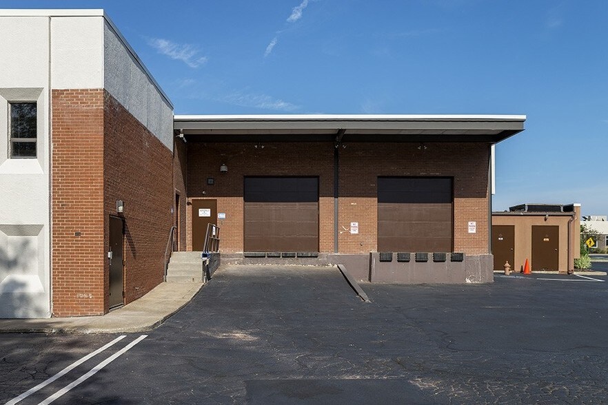4800 E 131st St, Garfield Heights, OH à vendre - Photo du bâtiment - Image 2 de 8