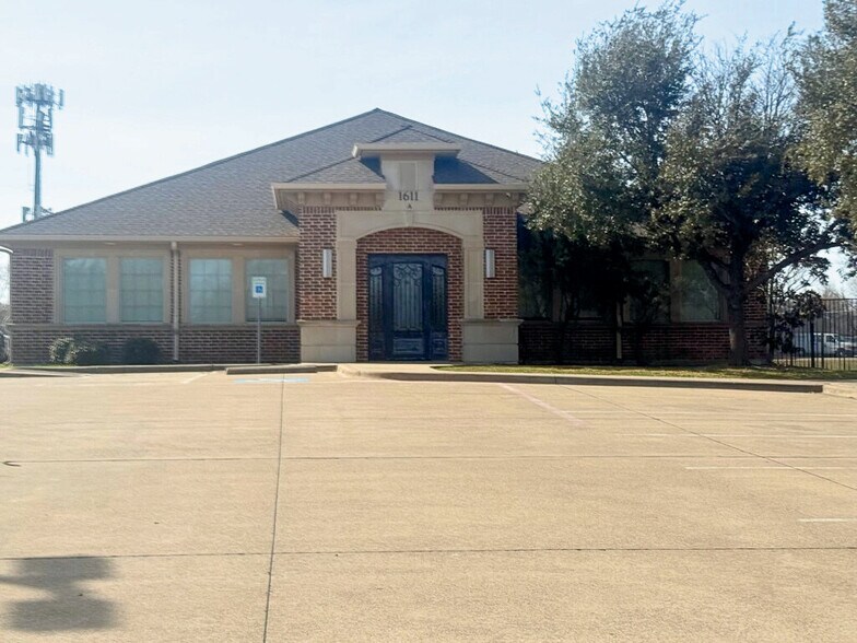 1611 N Belt Line Rd, Mesquite, TX à louer - Photo du bâtiment - Image 1 de 6