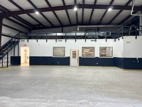 2528 Hatfield Rd, Pearland, TX for lease Interior Photo- Image 1 of 3