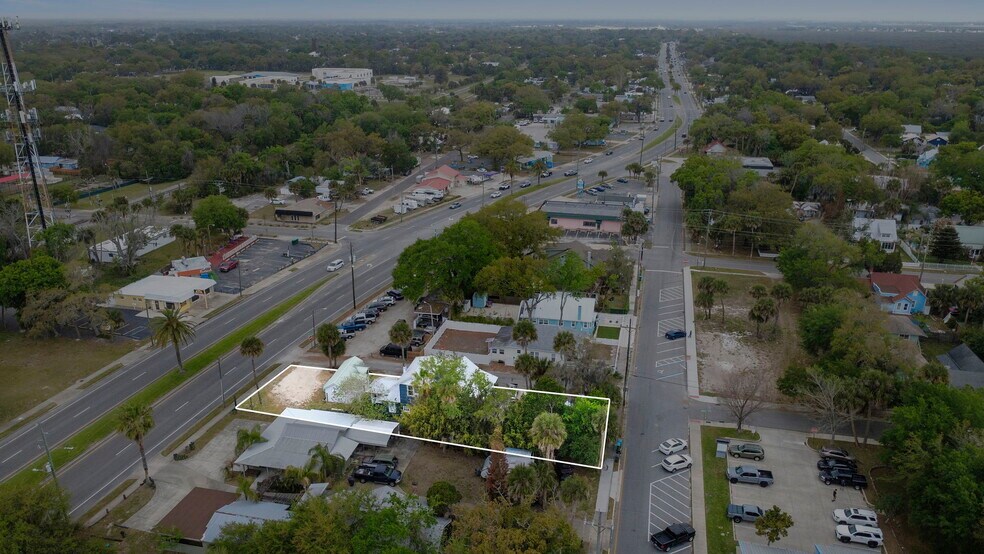324 N Orange St, New Smyrna Beach, FL à vendre - Photo du bâtiment - Image 3 de 31