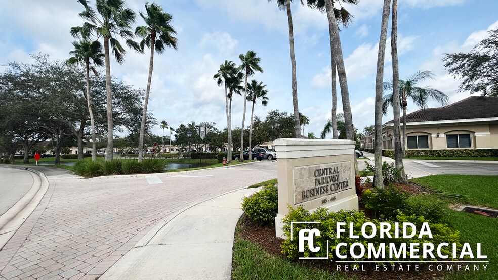 609-673 SE Central Pky, Stuart, FL à louer - Photo du bâtiment - Image 3 de 21