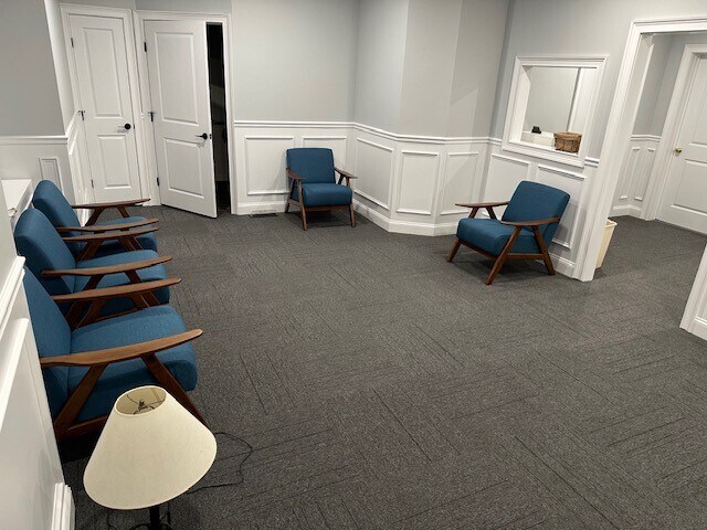 1050 Hallock Ave, Port Jefferson, NY à louer - Photo intérieure - Image 3 de 6