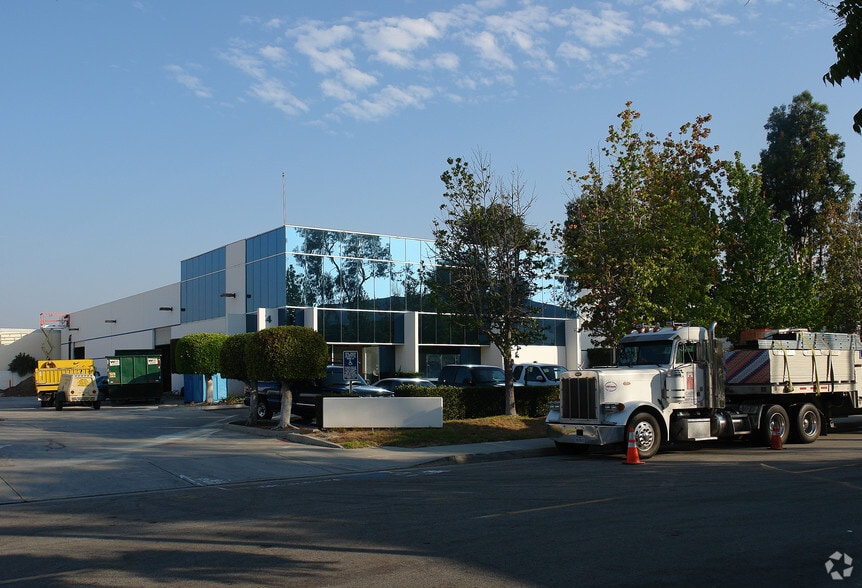 4 Chrysler, Irvine, CA for sale - Building Photo - Image 1 of 6
