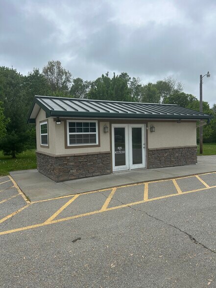 102 W Lawrence St, Kearney, MO à vendre - Photo du bâtiment - Image 2 de 12