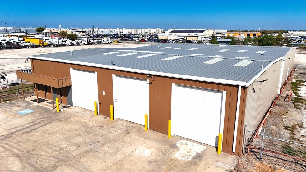 5725 Dietrich Rd, San Antonio, TX for lease - Building Photo - Image 3 of 4