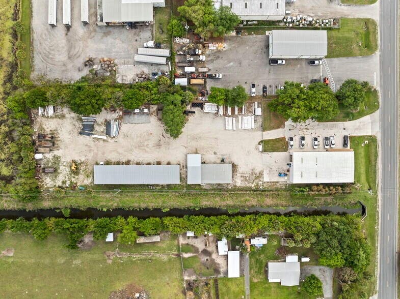 16050 Orange Ave, Fort Pierce, FL à vendre - Photo du bâtiment - Image 3 de 55