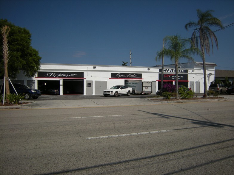 1301 S Dixie Hwy E, Pompano Beach, FL à vendre - Photo du bâtiment - Image 2 de 5