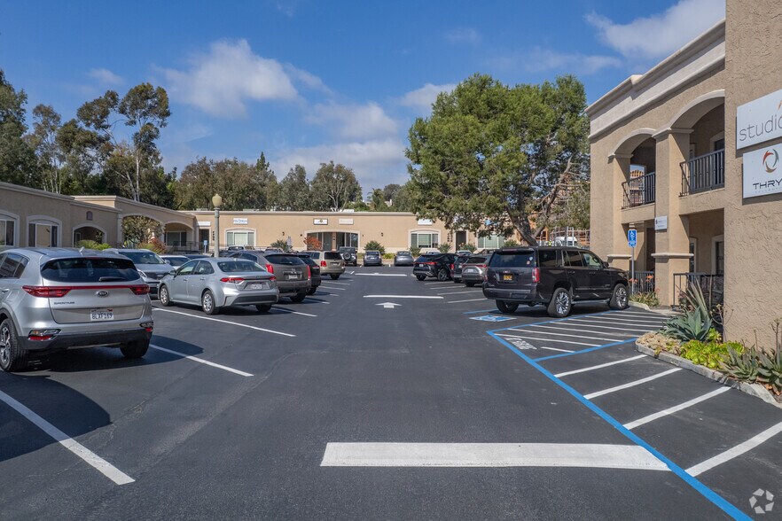2210 Encinitas Blvd, Encinitas, CA à louer - Photo du bâtiment - Image 3 de 10