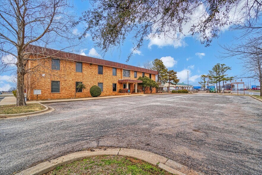 111 Sequoyah Ln, Altus, OK à vendre - Photo du bâtiment - Image 1 de 11