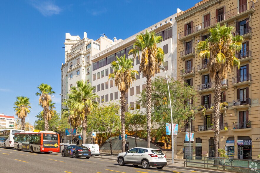 Carrer de la Marina, 206, Barcelone, Barcelona à louer - Photo du bâtiment - Image 3 de 18