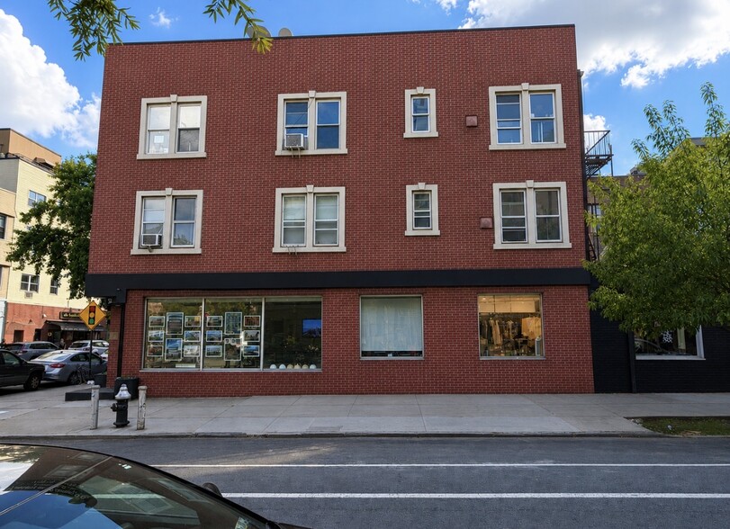 578 Driggs Ave, Brooklyn, NY for lease - Building Photo - Image 3 of 3