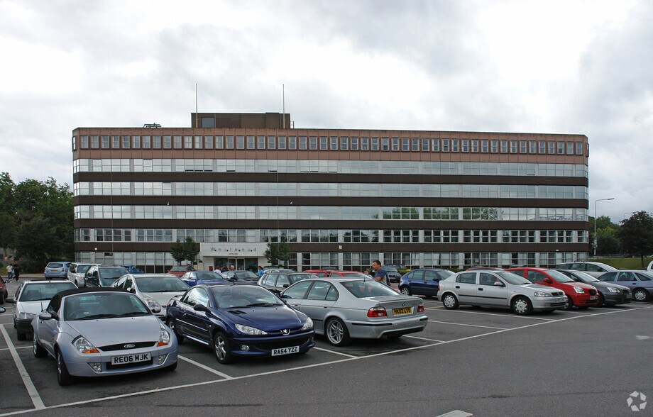 Westmead, Farnborough à louer - Photo du bâtiment - Image 3 de 3