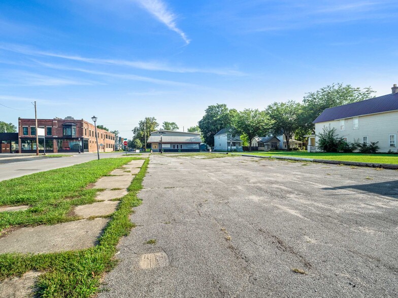 1327 W Main St, Fort Wayne, IN for sale - Building Photo - Image 2 of 15