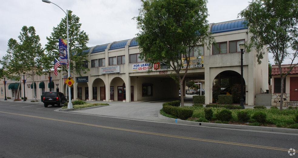 10907 Downey Ave, Downey, CA for lease - Building Photo - Image 1 of 4