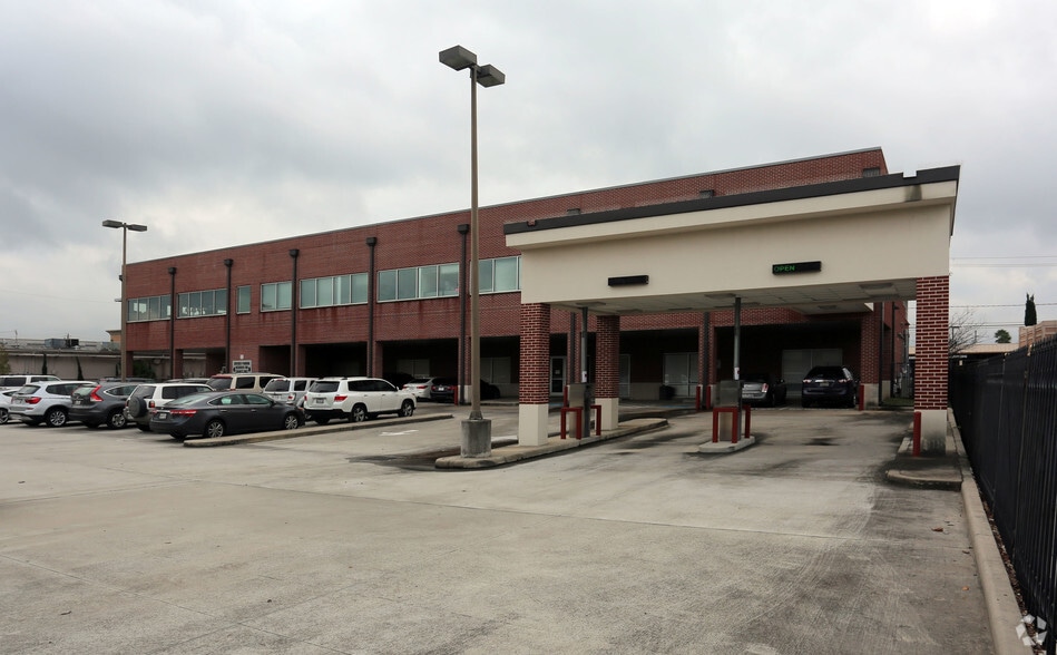 5410 Bellaire Blvd, Bellaire, TX for lease - Building Photo - Image 3 of 10