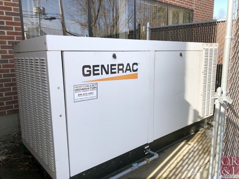 2080 Silas Deane Hwy, Rocky Hill, CT à louer - Photo du bâtiment - Image 2 de 8