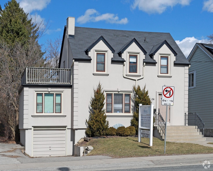156 Sheppard Ave W, Toronto, ON à louer - Photo du bâtiment - Image 2 de 3