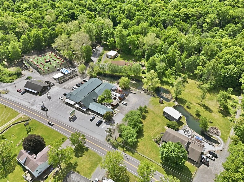 145 Camelback Rd, Tannersville, PA à vendre - Photo du bâtiment - Image 1 de 22