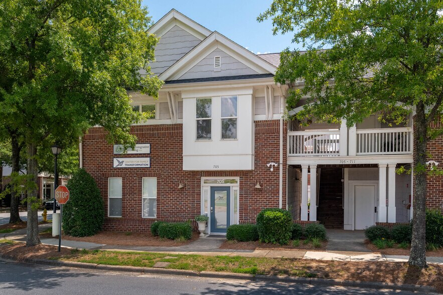 705-711 Peninsula Dr, Davidson, NC à vendre - Photo du bâtiment - Image 2 de 27
