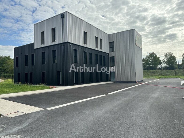 Office in Bétheny for lease - Building Photo - Image 2 of 9