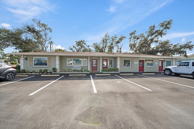 More details for 3932 Swift Rd, Sarasota, FL - Office for Sale