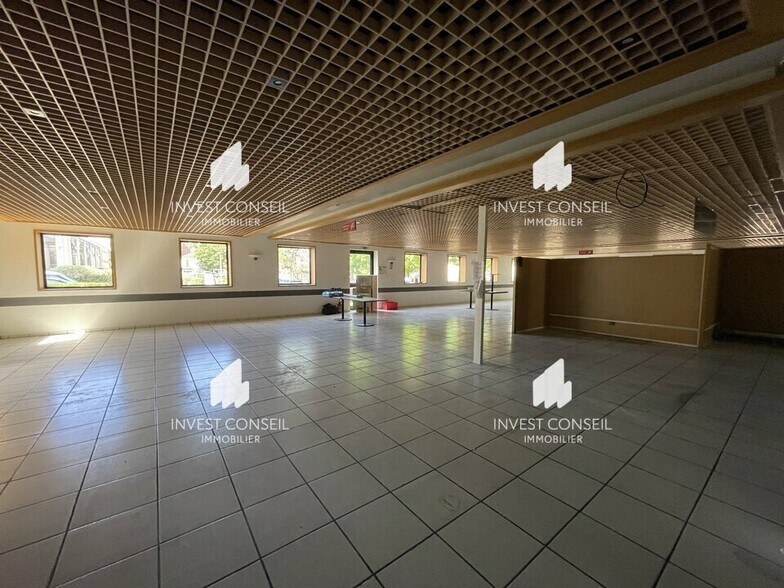 141 Rue Michel Carre, Argenteuil for lease - Interior Photo - Image 2 of 5