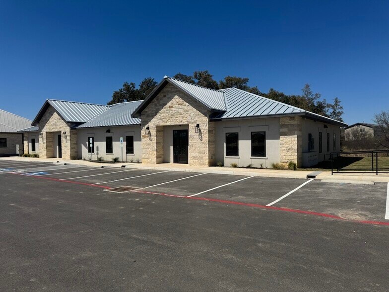 9819 Huebner Rd, San Antonio, TX à louer - Photo du bâtiment - Image 2 de 5