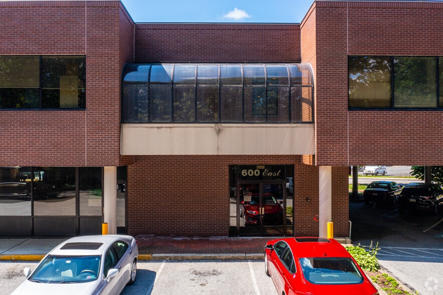 500 E Township Line Rd, Havertown, PA à louer - Photo du bâtiment - Image 3 de 5
