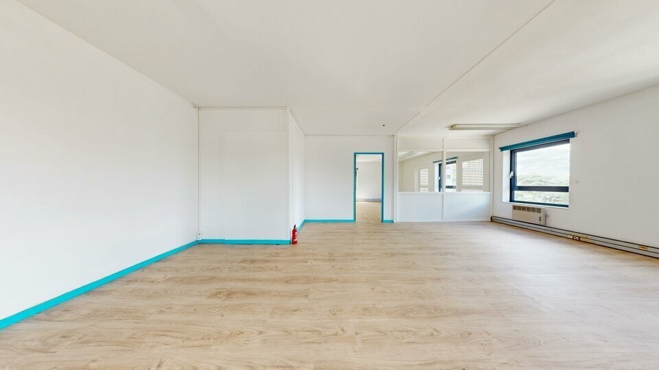 113 Rue Du 1 Mars 1943, Villeurbanne for lease - Interior Photo - Image 1 of 15