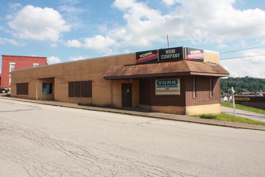 712 Magee Ave, Jeannette, PA for sale - Building Photo - Image 2 of 32