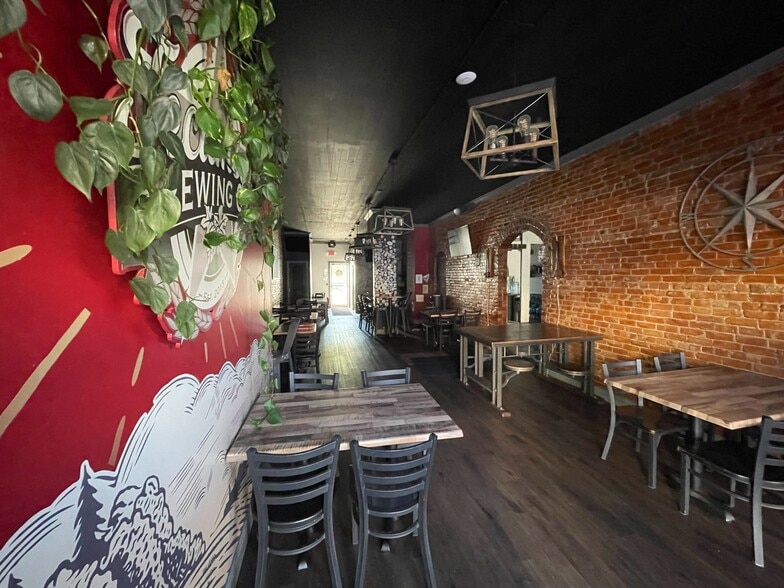 124 W Chicago Blvd, Tecumseh, MI for lease - Interior Photo - Image 2 of 14