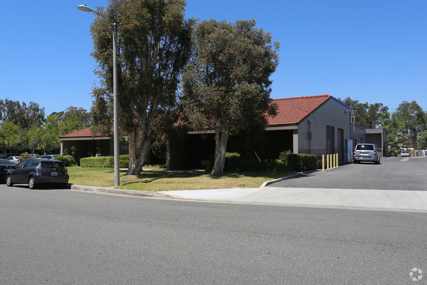 22951-22969 La Cadena Dr, Laguna Hills, CA à louer - Photo du bâtiment - Image 3 de 5
