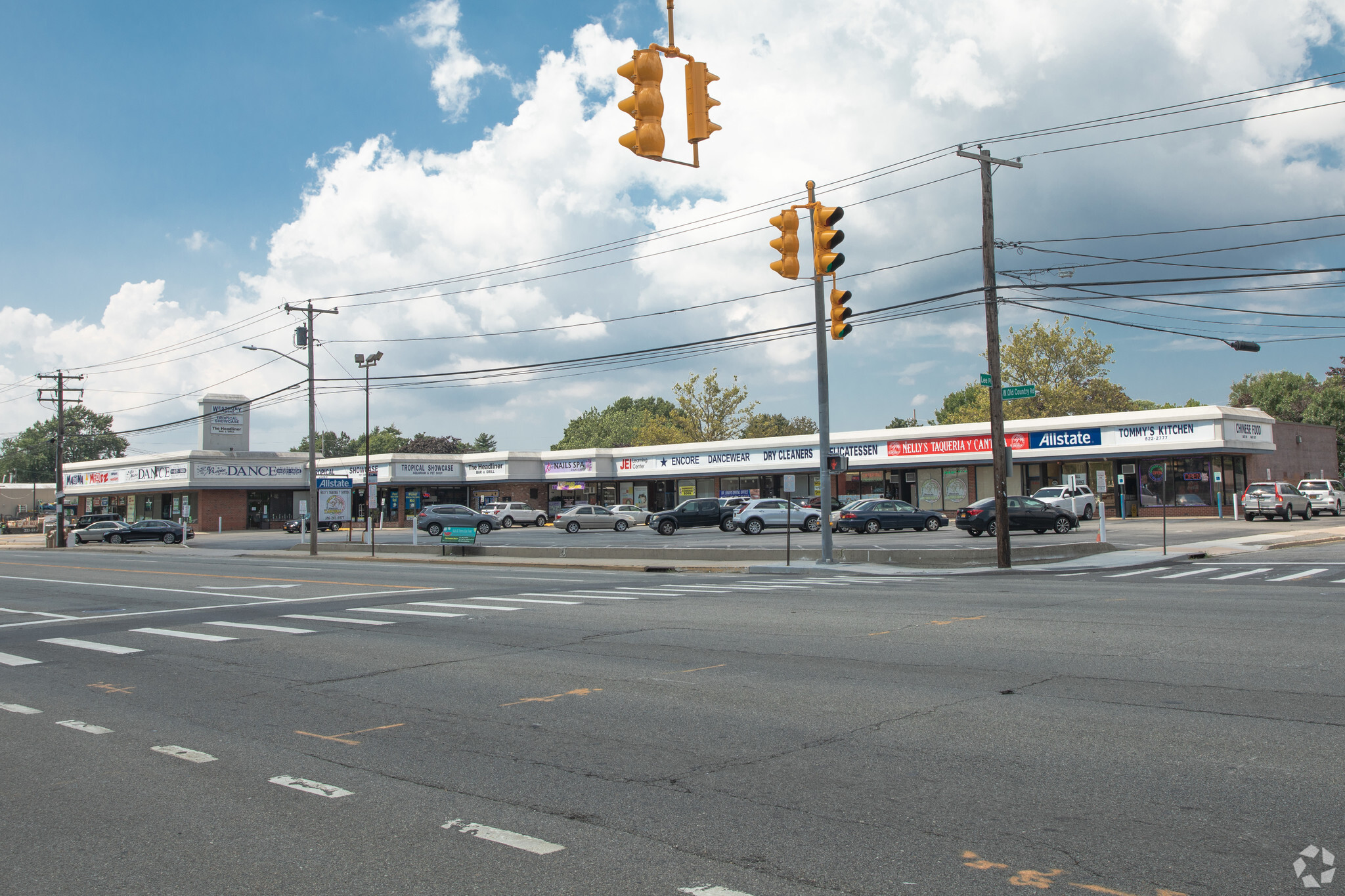 380 W Old Country Rd, Hicksville, NY for sale Primary Photo- Image 1 of 1